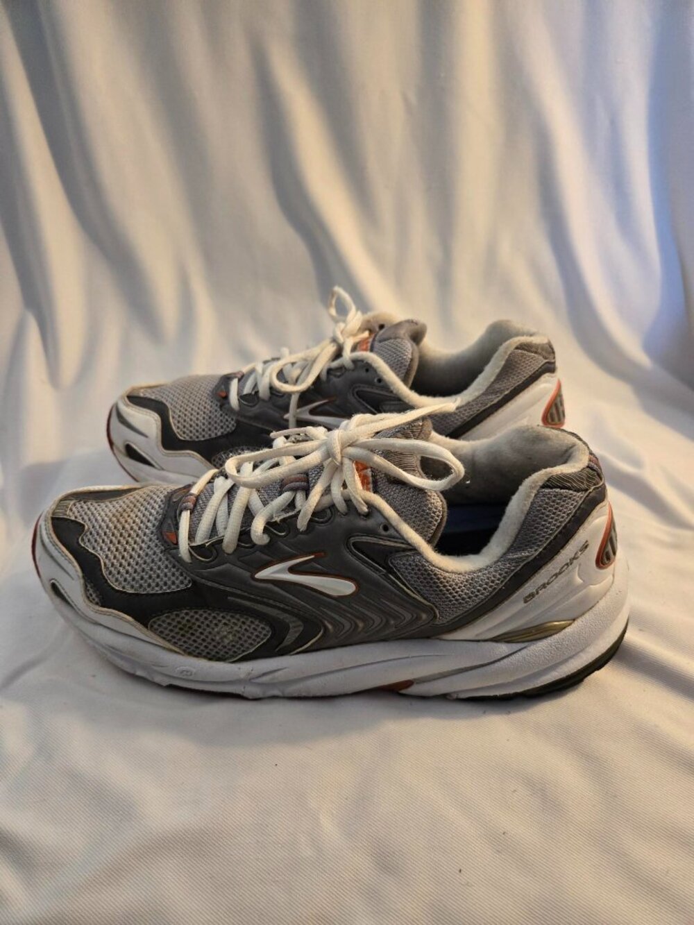 Brooks Beast White Grey Sneaker Shoes / 41154192 / Men's Size 12